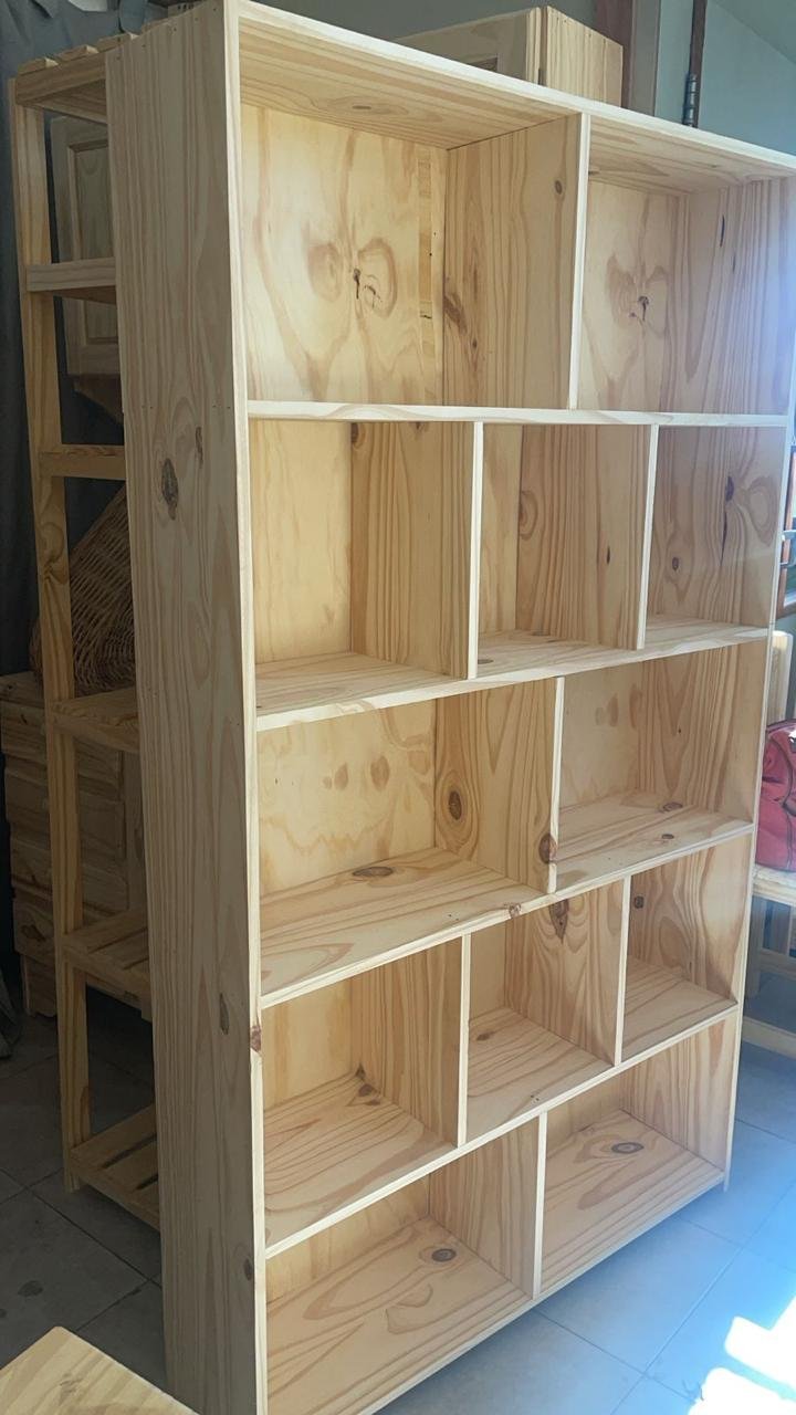 estanteria con fondo